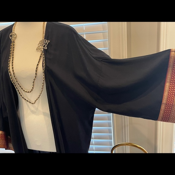 Beautiful black open front kimono with Aztec arm and bottom trim - Picture 8 of 11